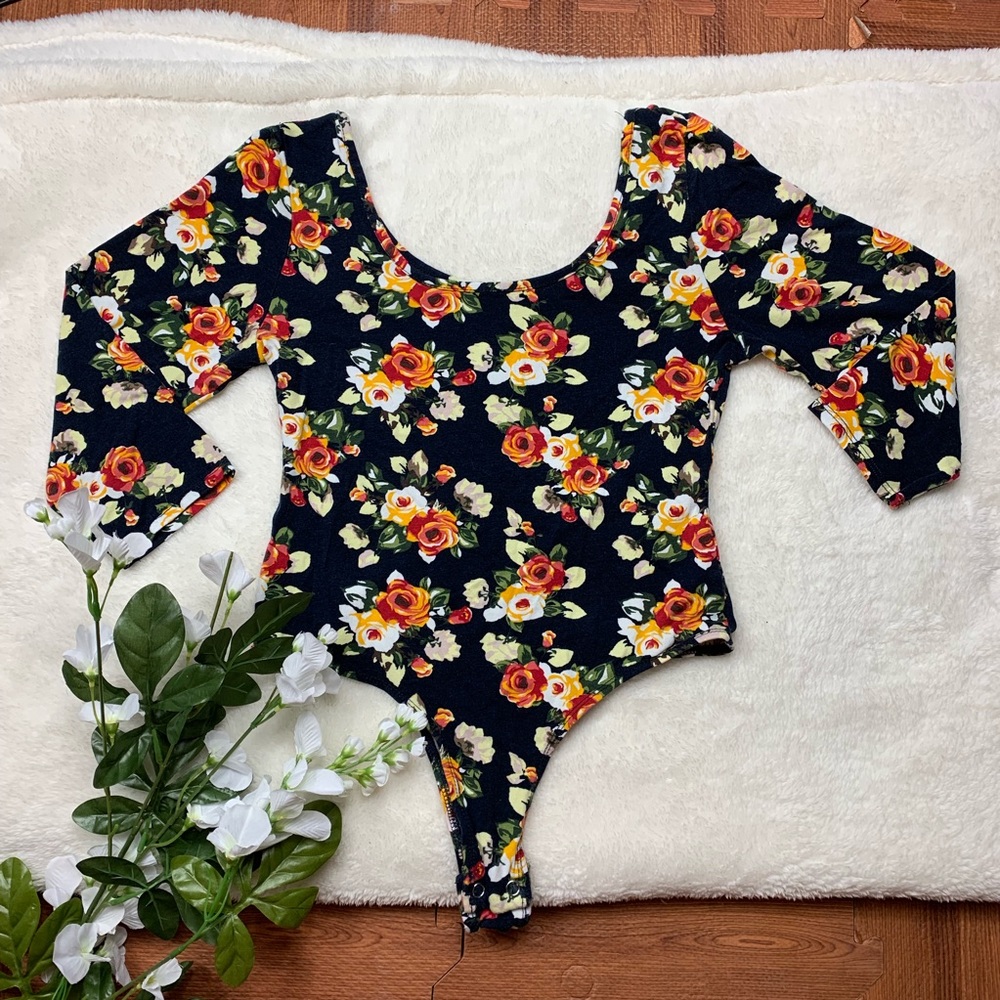 Long sleeve Floral BodySuit Size Large